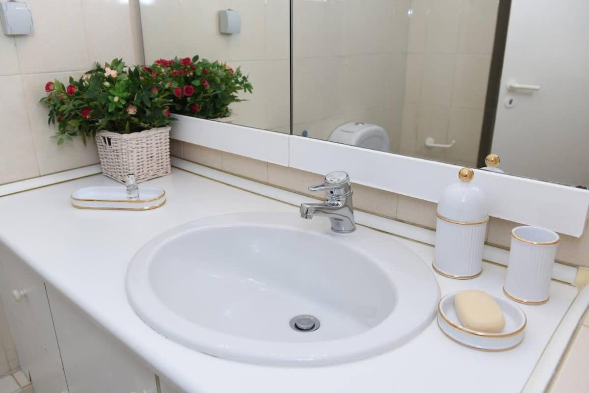 Apartment Floor 3bed 2bath With Stunning 360 View *